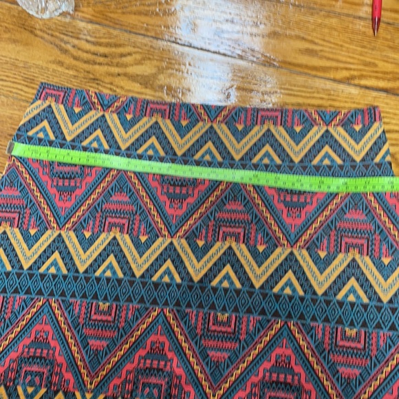LulaRoe Cassie pencil skirt.  Aztec print. Excellent condition.  Size XL. - Picture 6 of 8